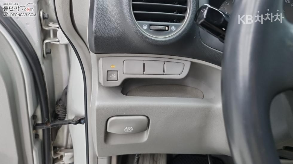 Kia Carens — miniaturë 14