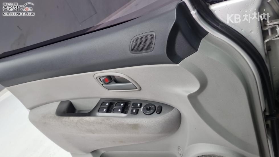 Kia Carens — miniaturë 15