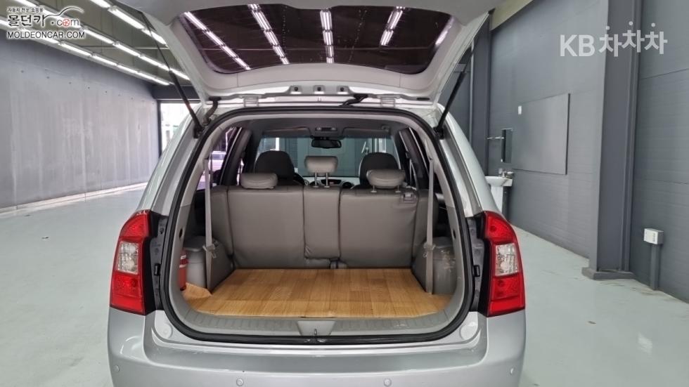 Kia Carens — miniaturë 16