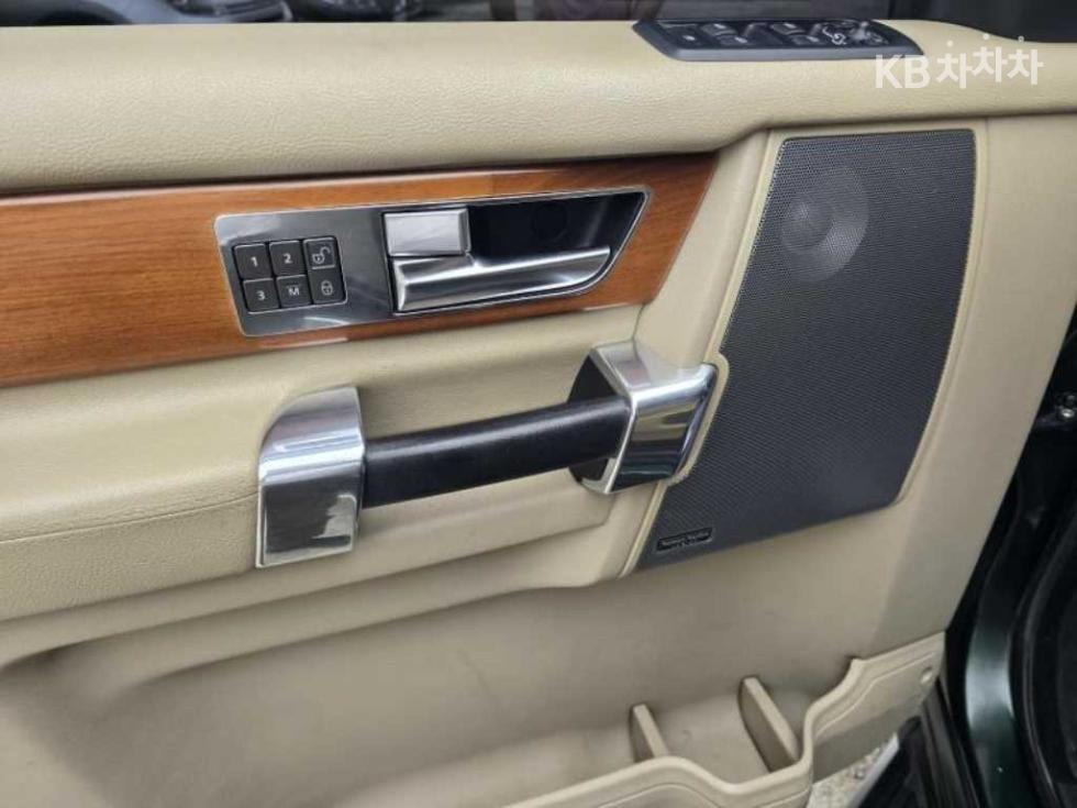 Land Rover Discovery — miniaturë 13