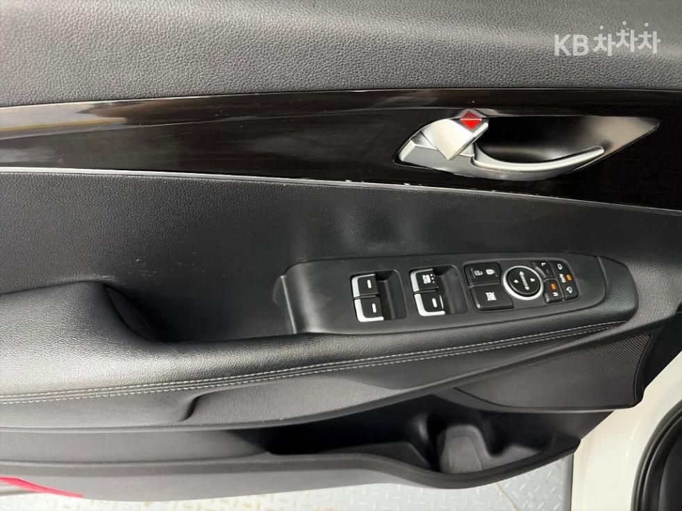 Kia Sorento — miniaturë 17