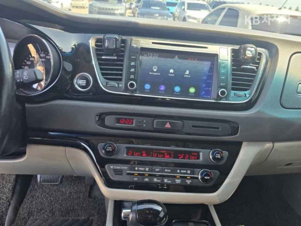 Kia Carnival — miniaturë 6
