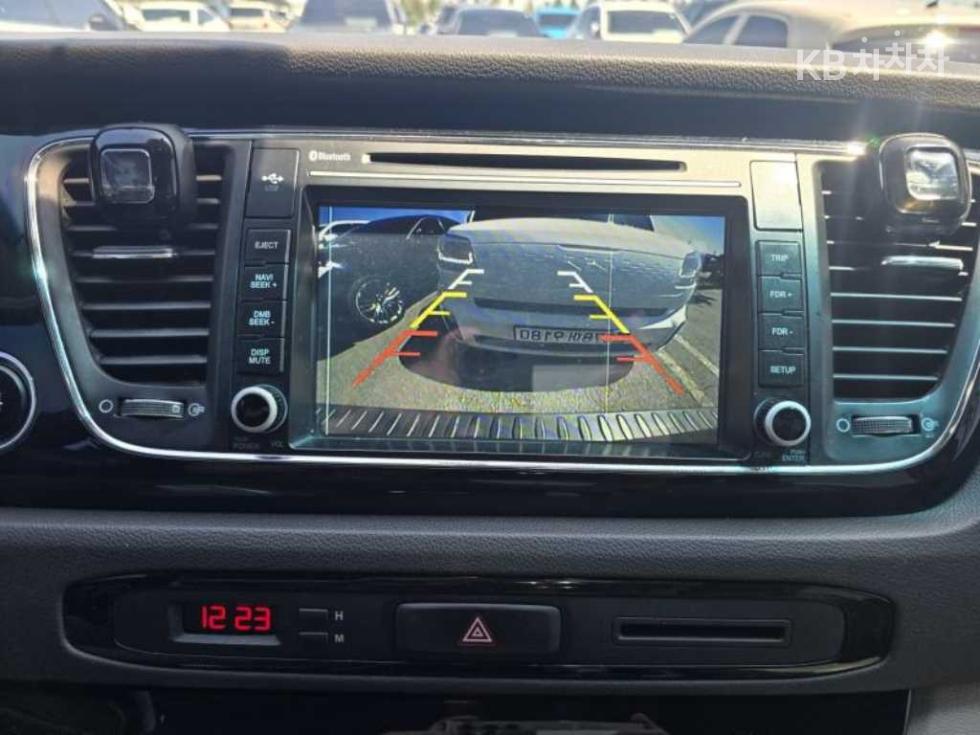 Kia Carnival — miniaturë 7