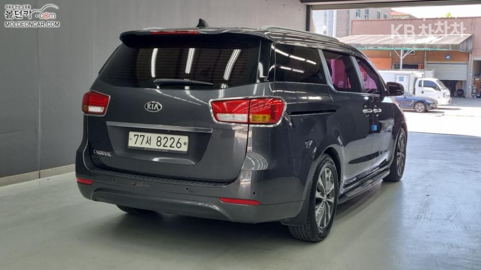 Kia Carnival — miniaturë 2