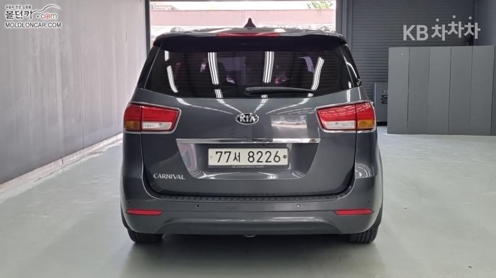 Kia Carnival — miniaturë 4