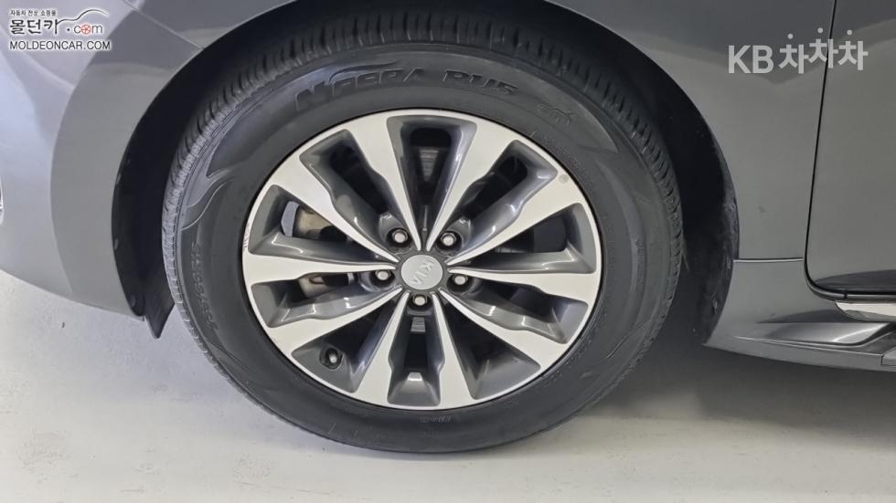 Kia Carnival — miniaturë 6