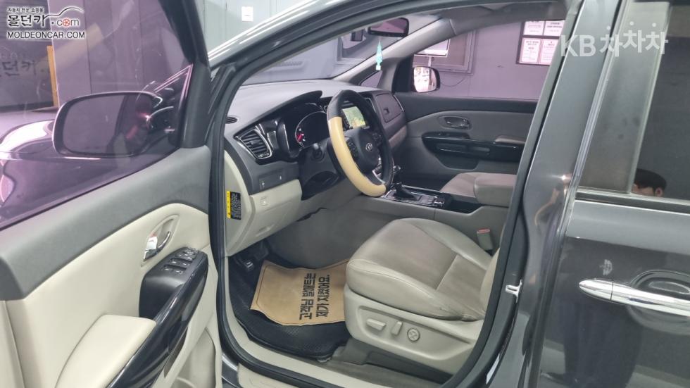 Kia Carnival — miniaturë 9