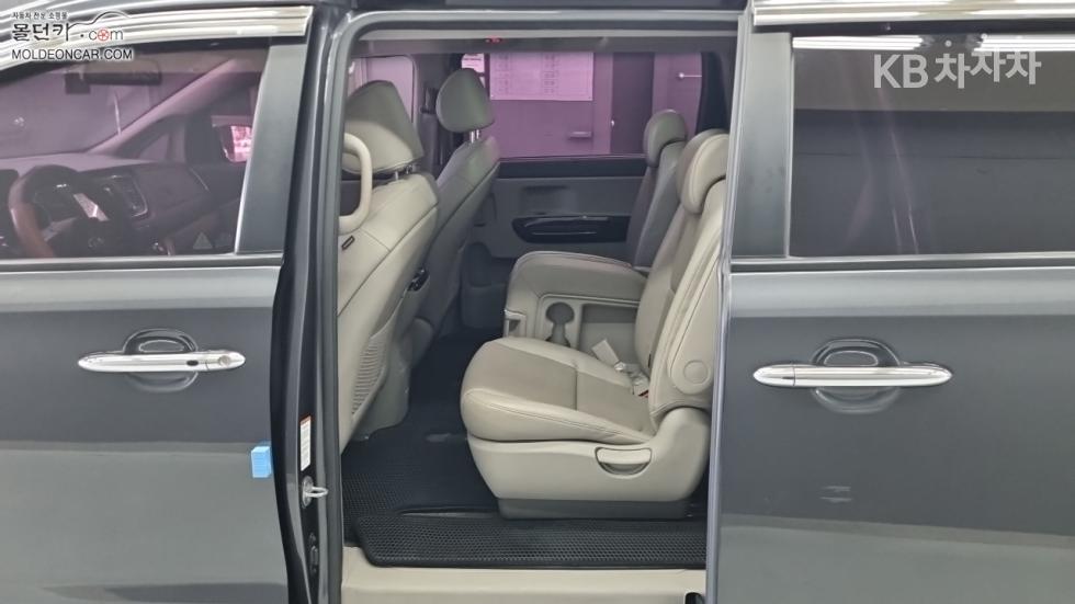 Kia Carnival — miniaturë 10