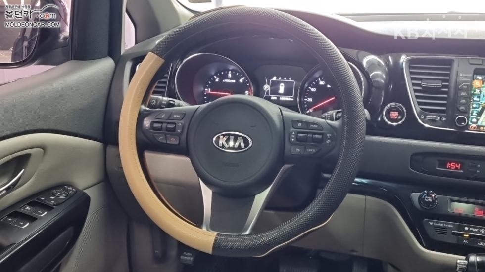 Kia Carnival — miniaturë 11