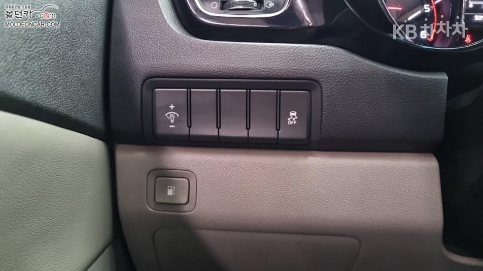 Kia Carnival — miniaturë 15