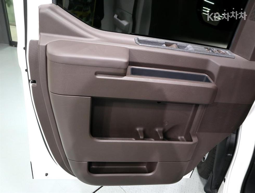 Kia PV5 — miniaturë 8