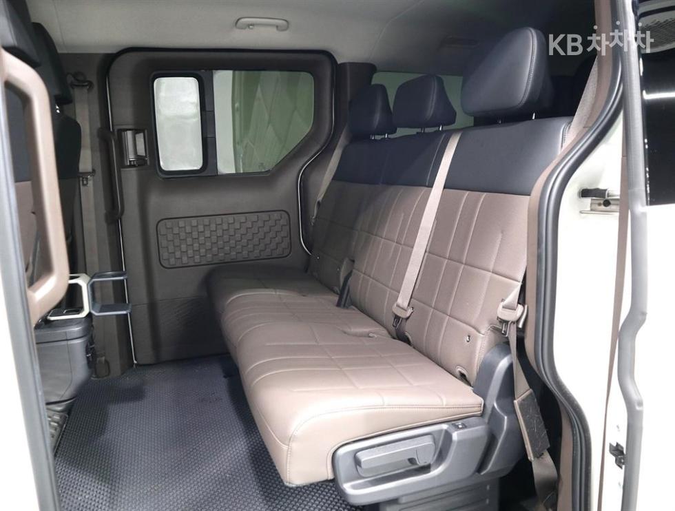 Kia PV5 — miniaturë 10