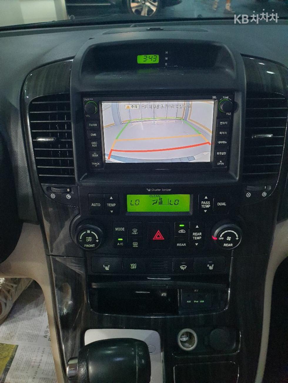 Kia Carnival — miniaturë 9