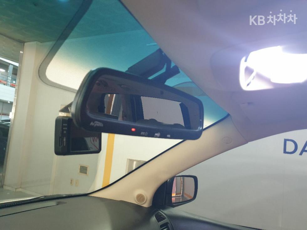 Kia Carnival — miniaturë 10