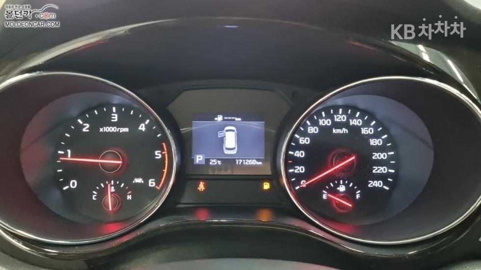 Kia Carnival — miniaturë 5