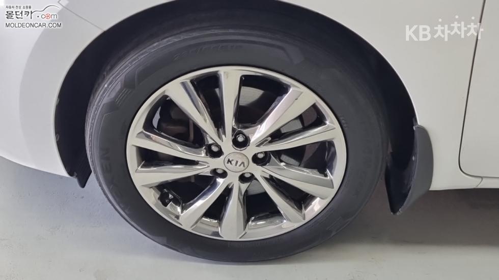 Kia Carnival — miniaturë 6