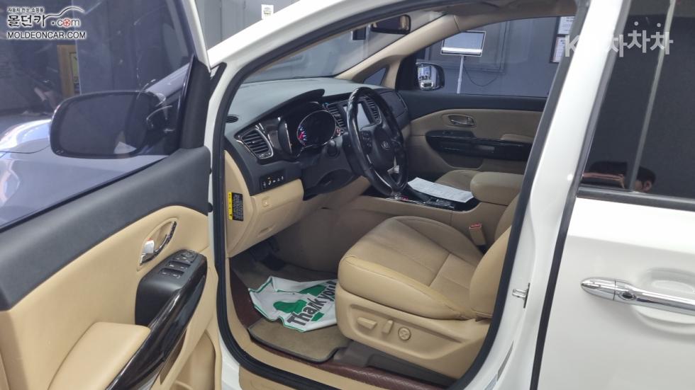Kia Carnival — miniaturë 9