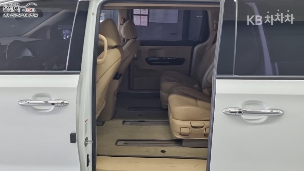 Kia Carnival — miniaturë 10