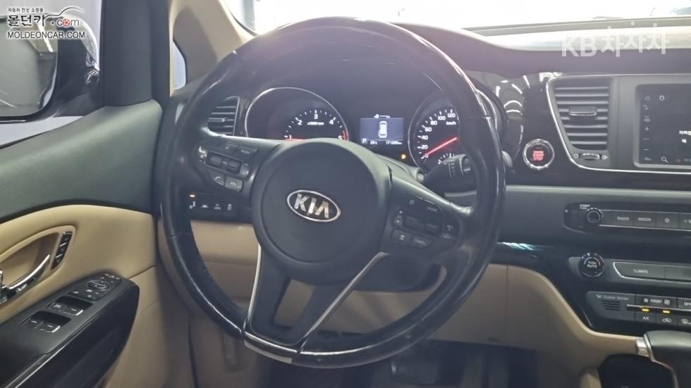 Kia Carnival — miniaturë 11
