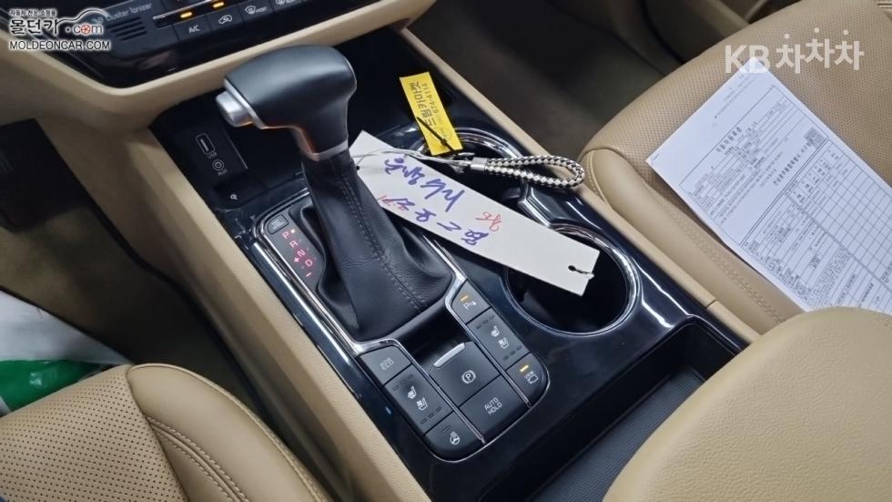 Kia Carnival — miniaturë 14