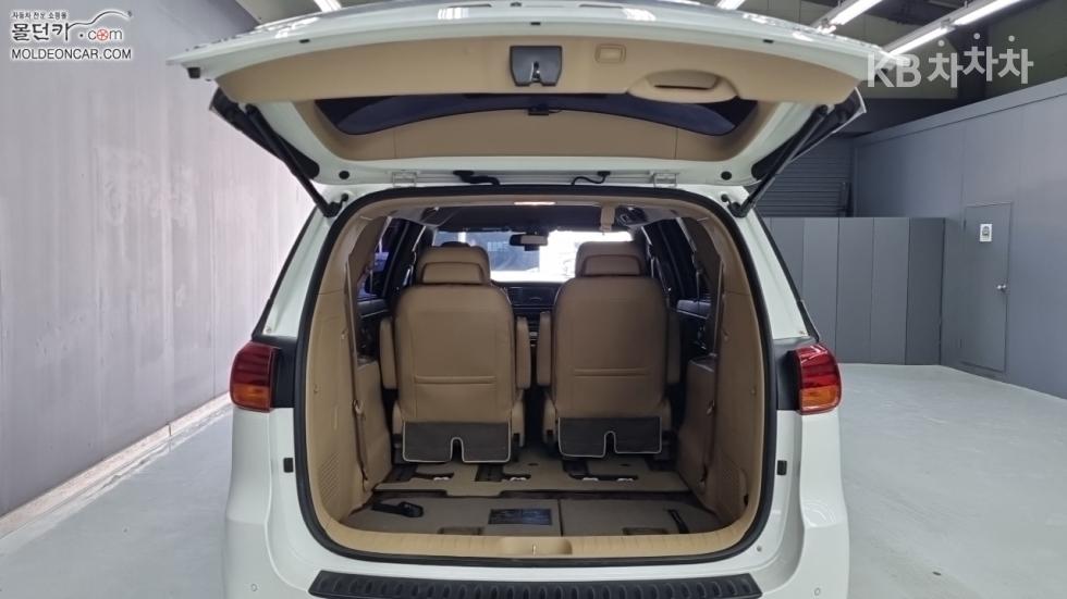 Kia Carnival — miniaturë 18