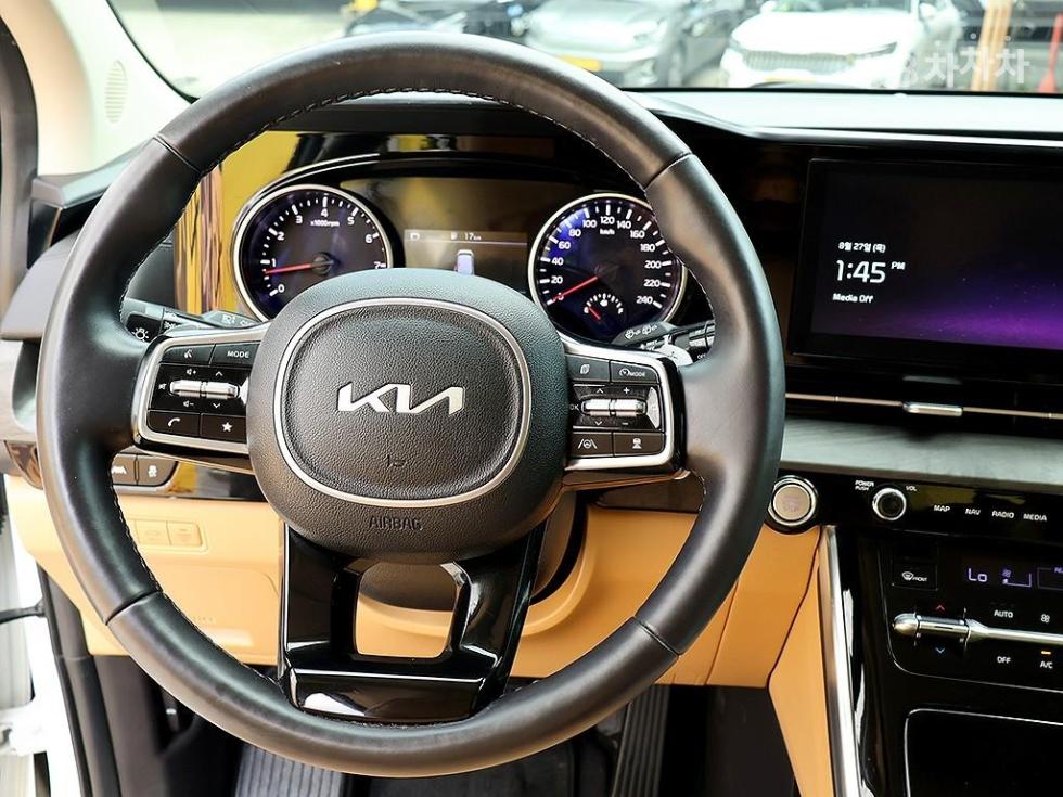 Kia Carnival — miniaturë 8
