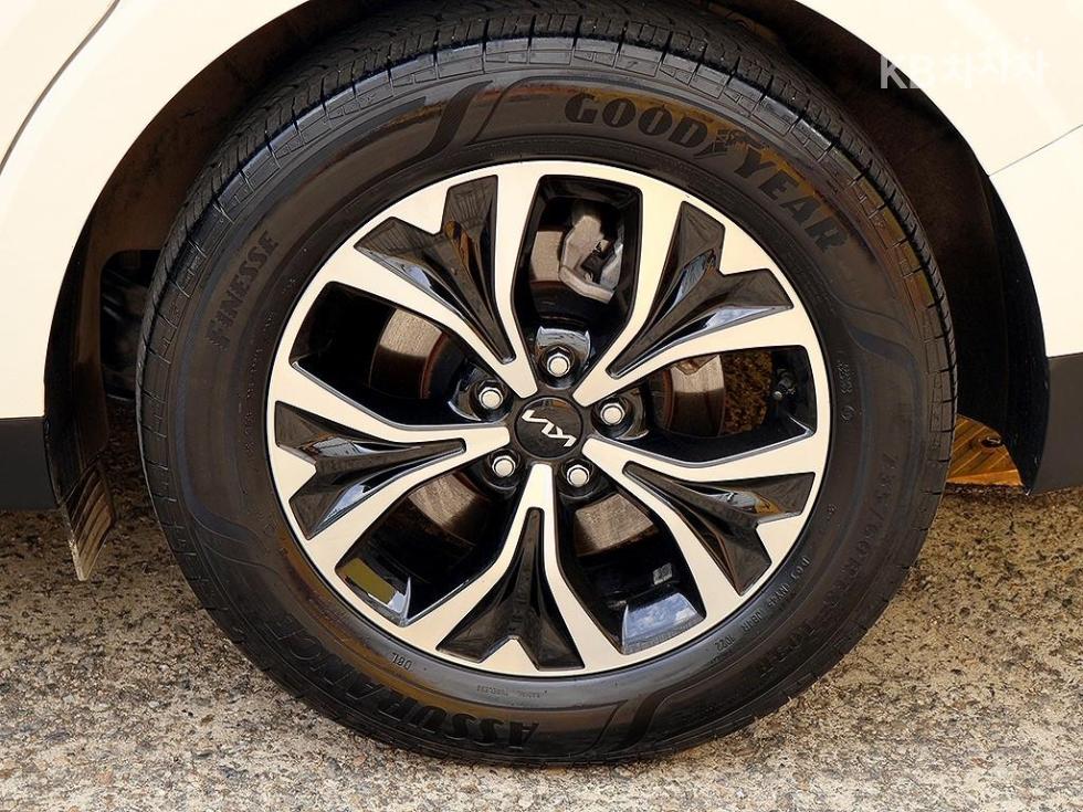 Kia Carnival — miniaturë 17
