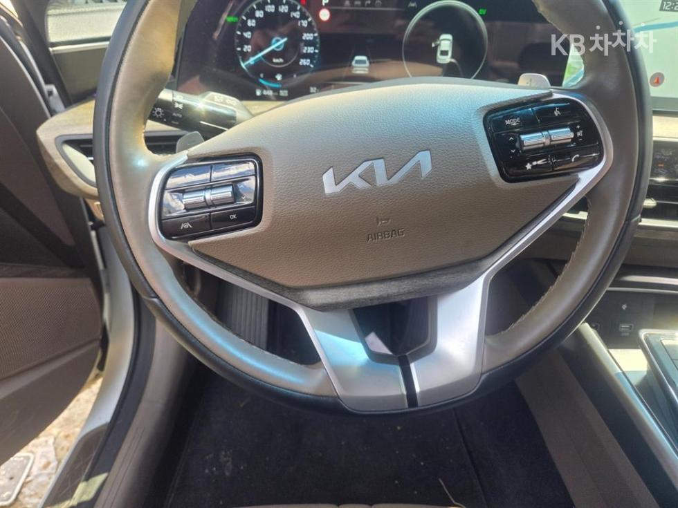 Kia K8 — miniaturë 2