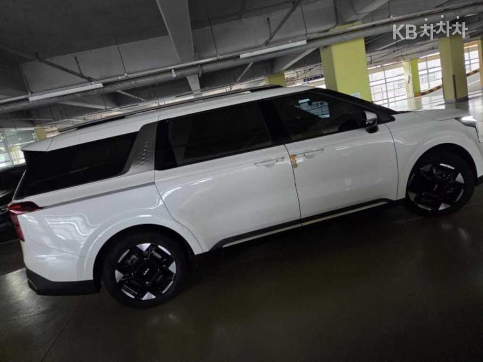 Kia Carnival — miniaturë 3