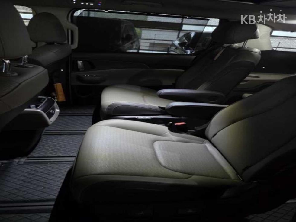 Kia Carnival — miniaturë 7