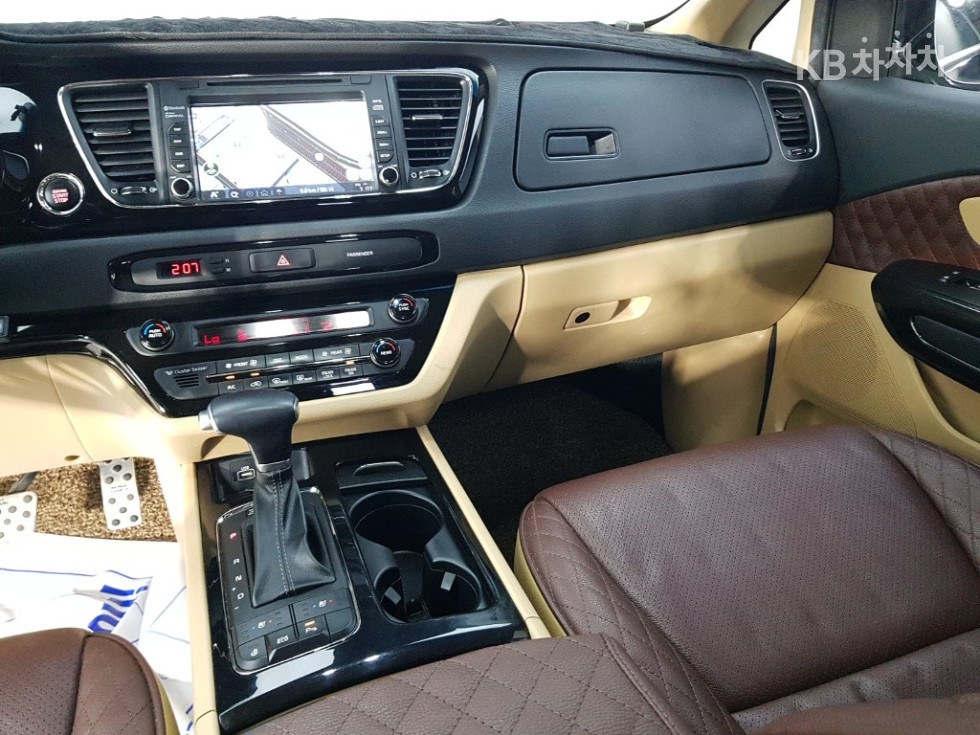Kia Carnival — miniaturë 10