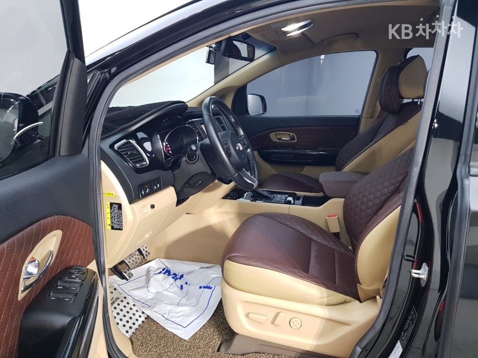 Kia Carnival — miniaturë 11
