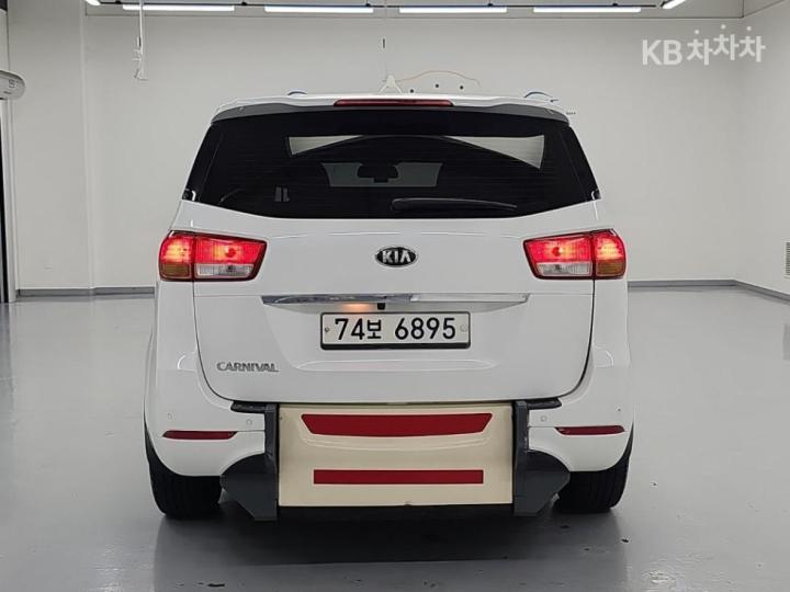 Kia Carnival — miniaturë 3