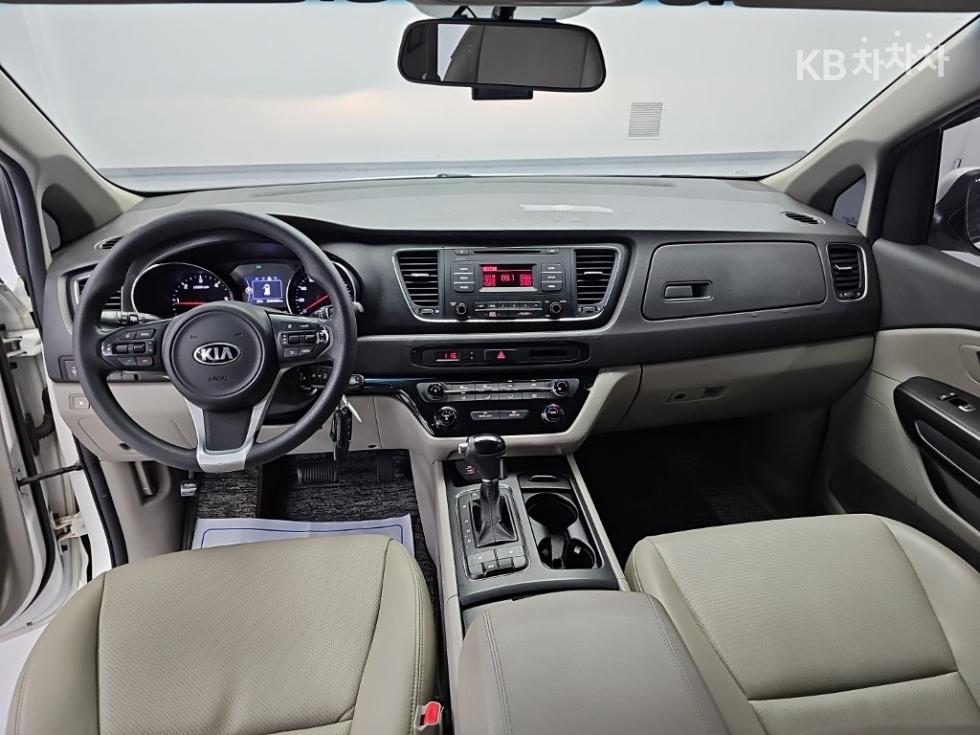 Kia Carnival — miniaturë 7