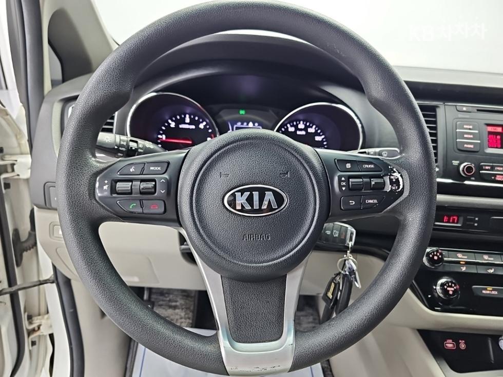 Kia Carnival — miniaturë 9