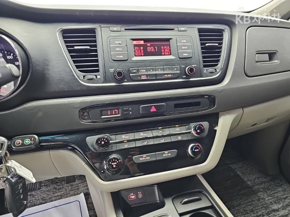 Kia Carnival — miniaturë 10