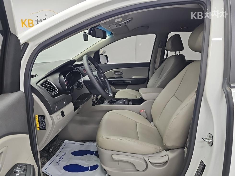 Kia Carnival — miniaturë 11