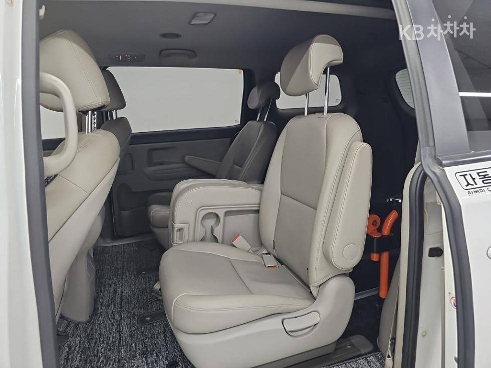 Kia Carnival — miniaturë 12