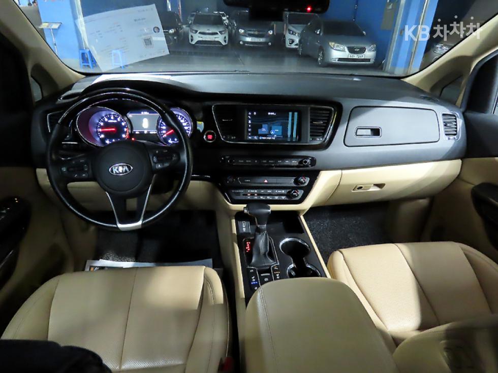 Kia Carnival — miniaturë 5