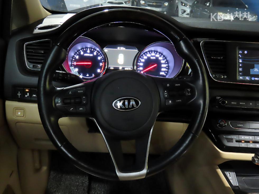 Kia Carnival — miniaturë 10