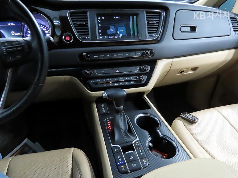 Kia Carnival — miniaturë 11
