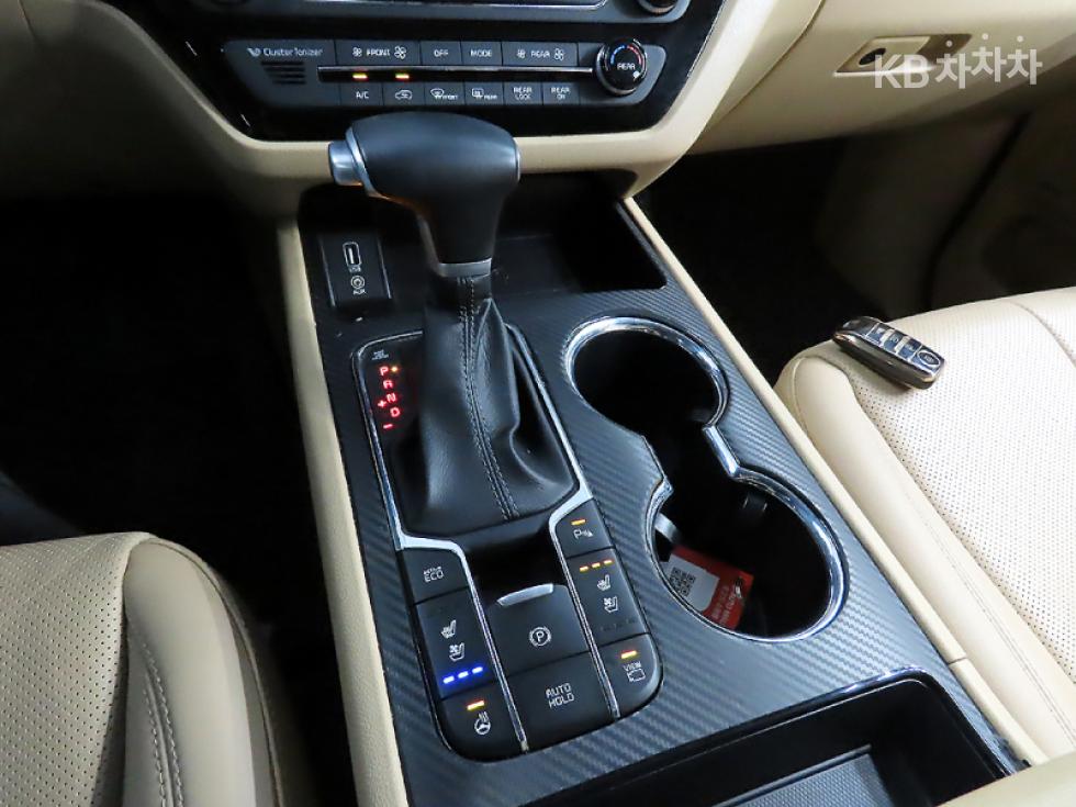 Kia Carnival — miniaturë 13