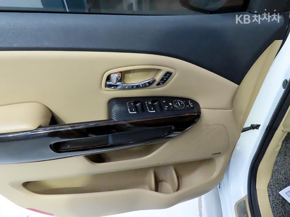 Kia Carnival — miniaturë 14