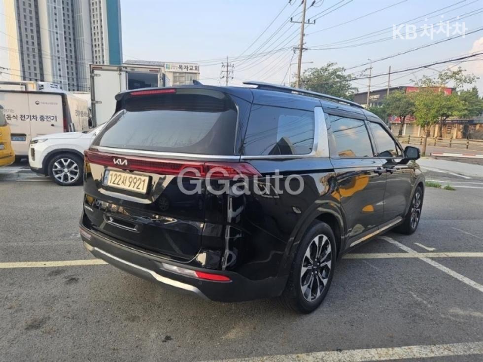 Kia Carnival — miniaturë 4