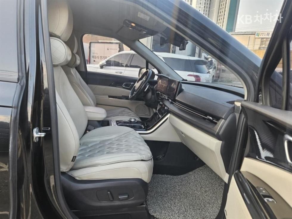 Kia Carnival — miniaturë 9