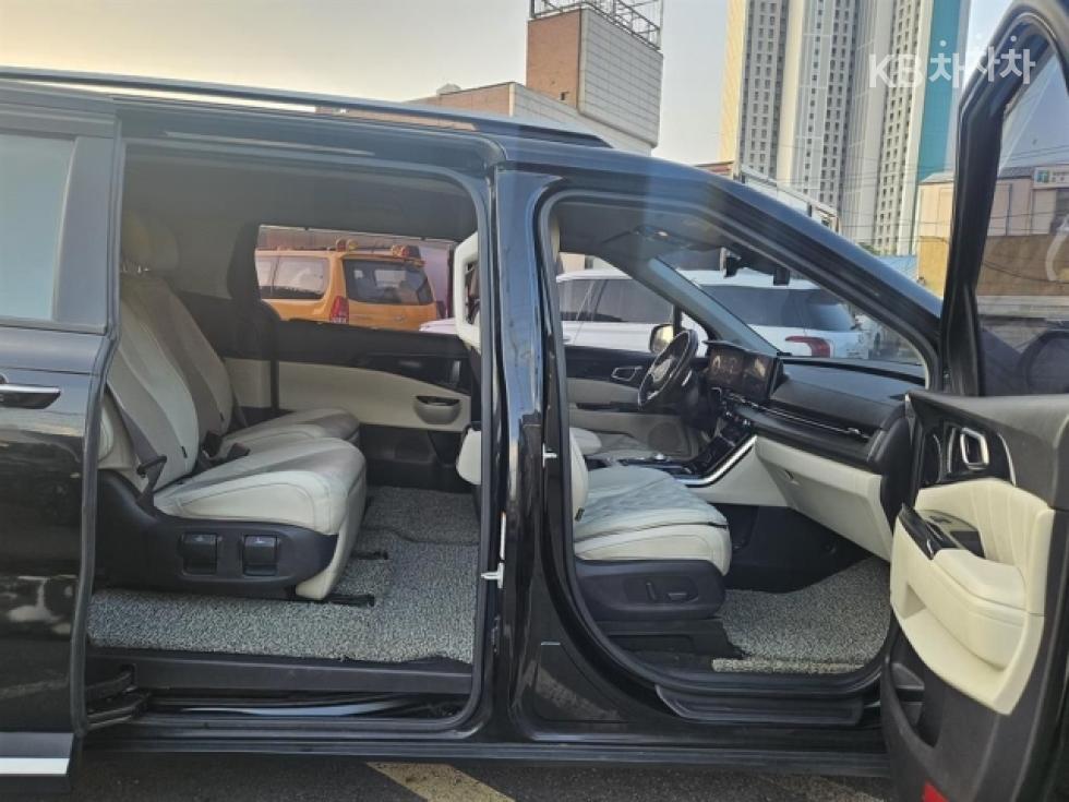 Kia Carnival — miniaturë 10