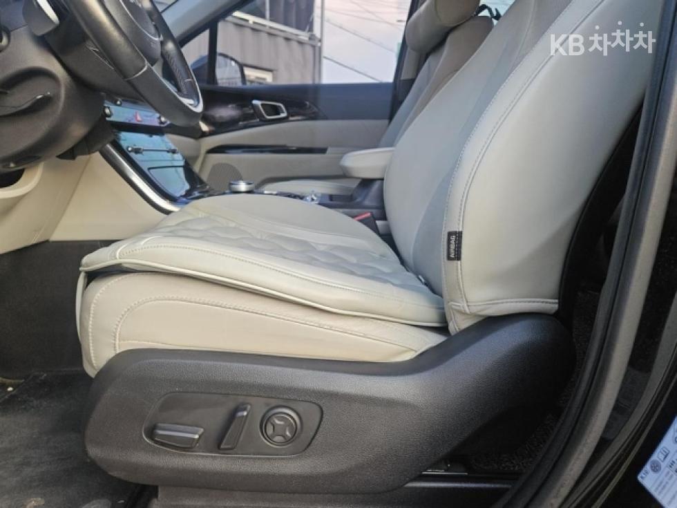 Kia Carnival — miniaturë 11