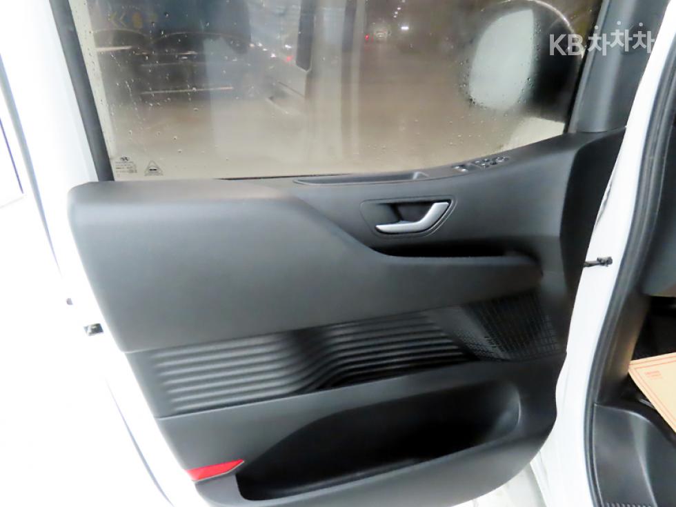Hyundai Staria — miniaturë 13