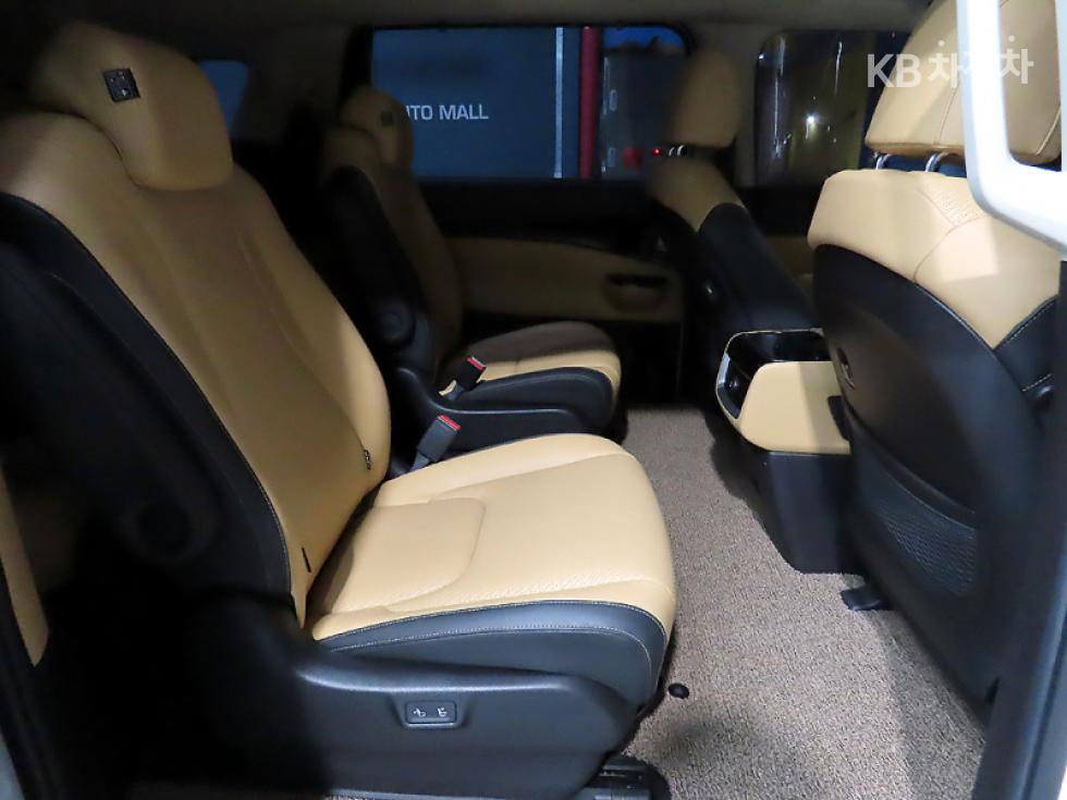 Kia Carnival — miniaturë 9