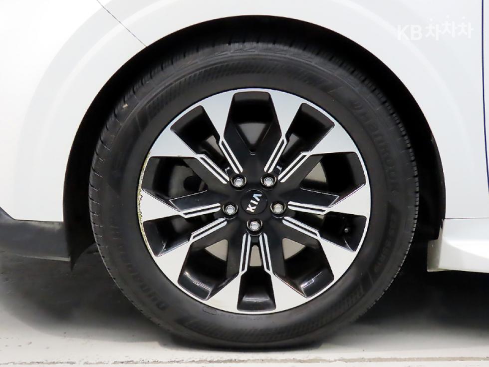 Kia Carnival — miniaturë 20